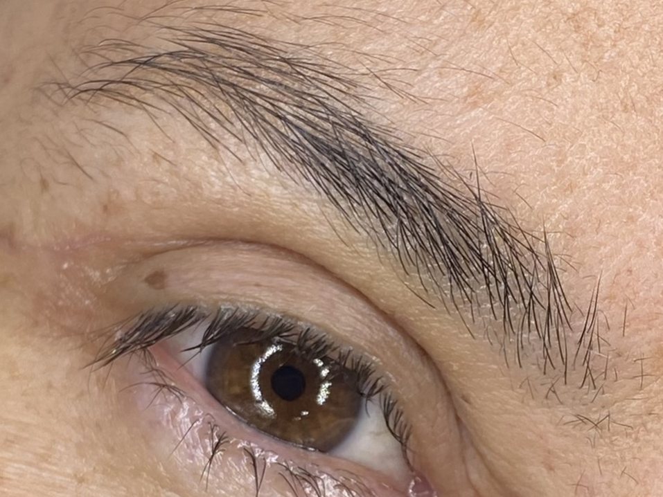 Antes: microblading pelo a pelo en Terrassa, ceja rellenada y con forma