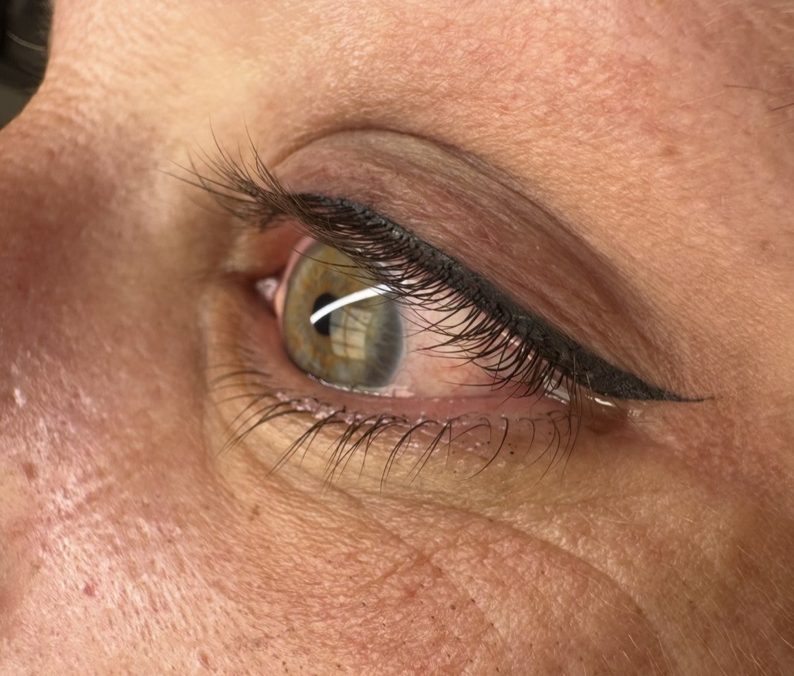 Eyeliner permanente fino en Terrassa