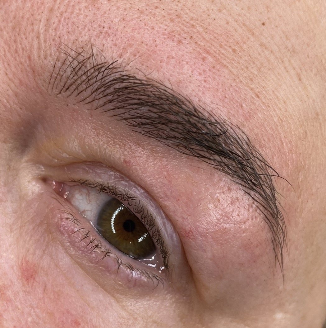 Resultado de microblading pelo a pelo en Terrassa